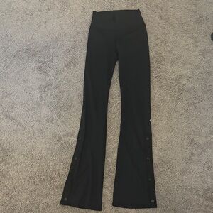 ALO High Waist Button-It Flare Leggings